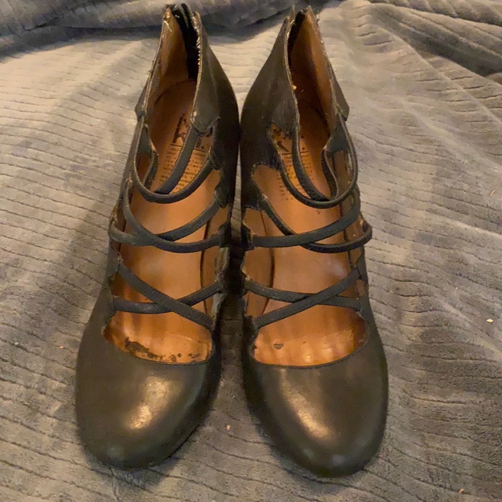 MRKT Elastic Strap Zipper Back Black Heels size 9